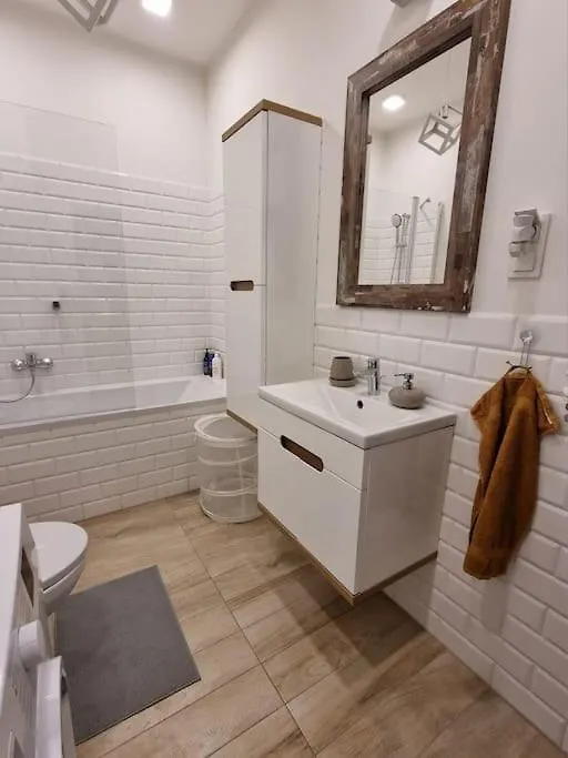 King-Size Bed Apartment With Garden Varsóvia