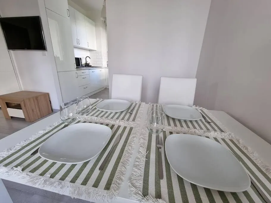 King-Size Bed Apartment With Garden Varsóvia 0*,